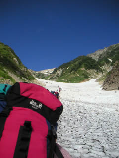 写真：大雪渓登り始め風景