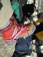 写真：アイゼン装着